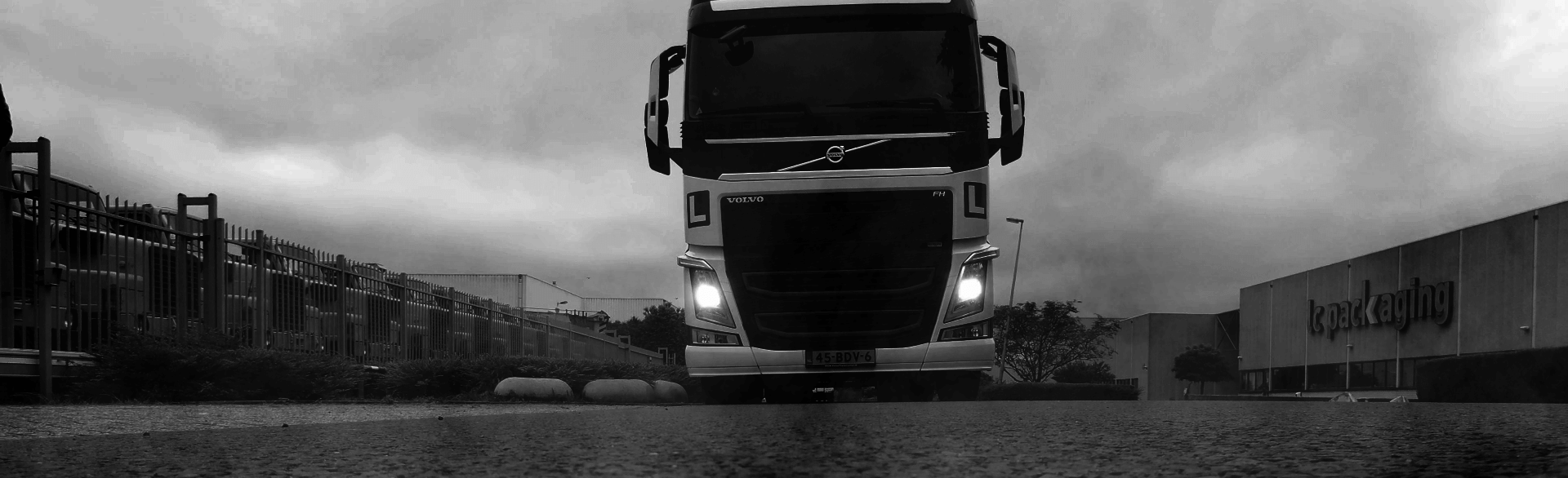 Les vrachtwagen zwart wit